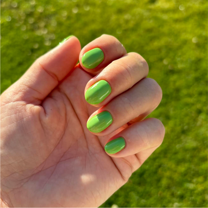 Gel Polish • 692 Kiwi Kiss • 21FREE