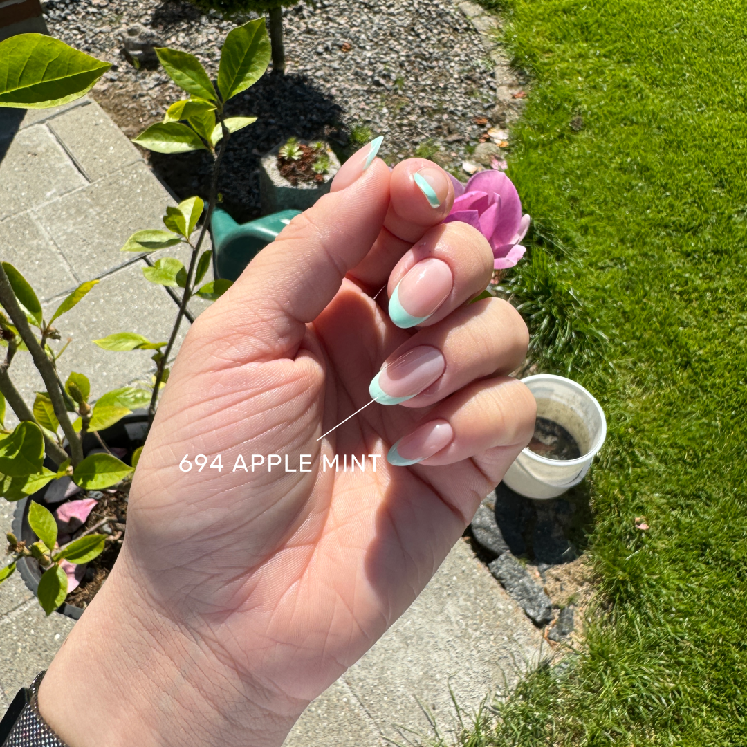 Gel Polish • 694 Apple Mint • 21FREE