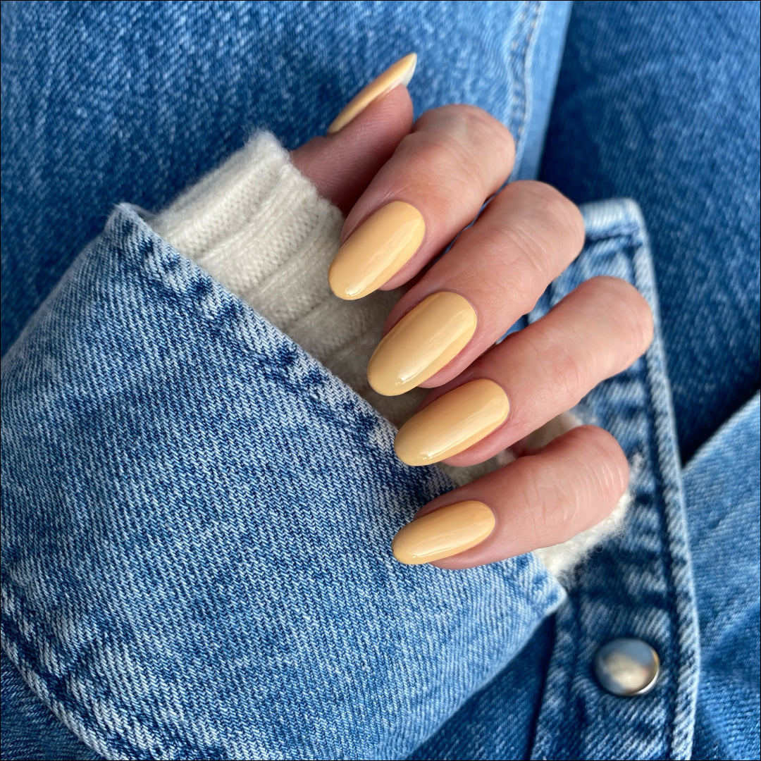 Gel Polish • 823 Amber Bloom • 21FREE • The Gel Collection™