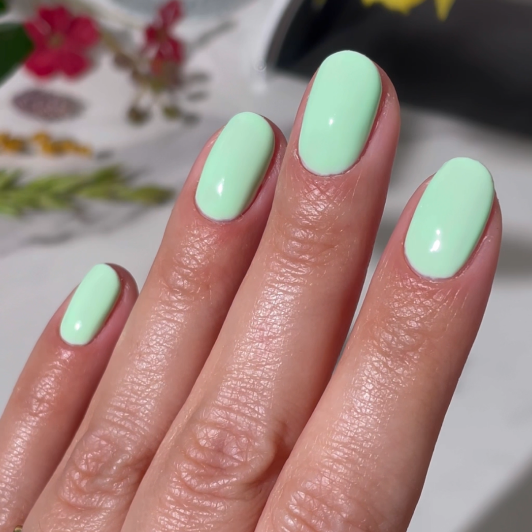 Gel Polish • 820 Lime Blossom • 21FREE • The Gel Collection™