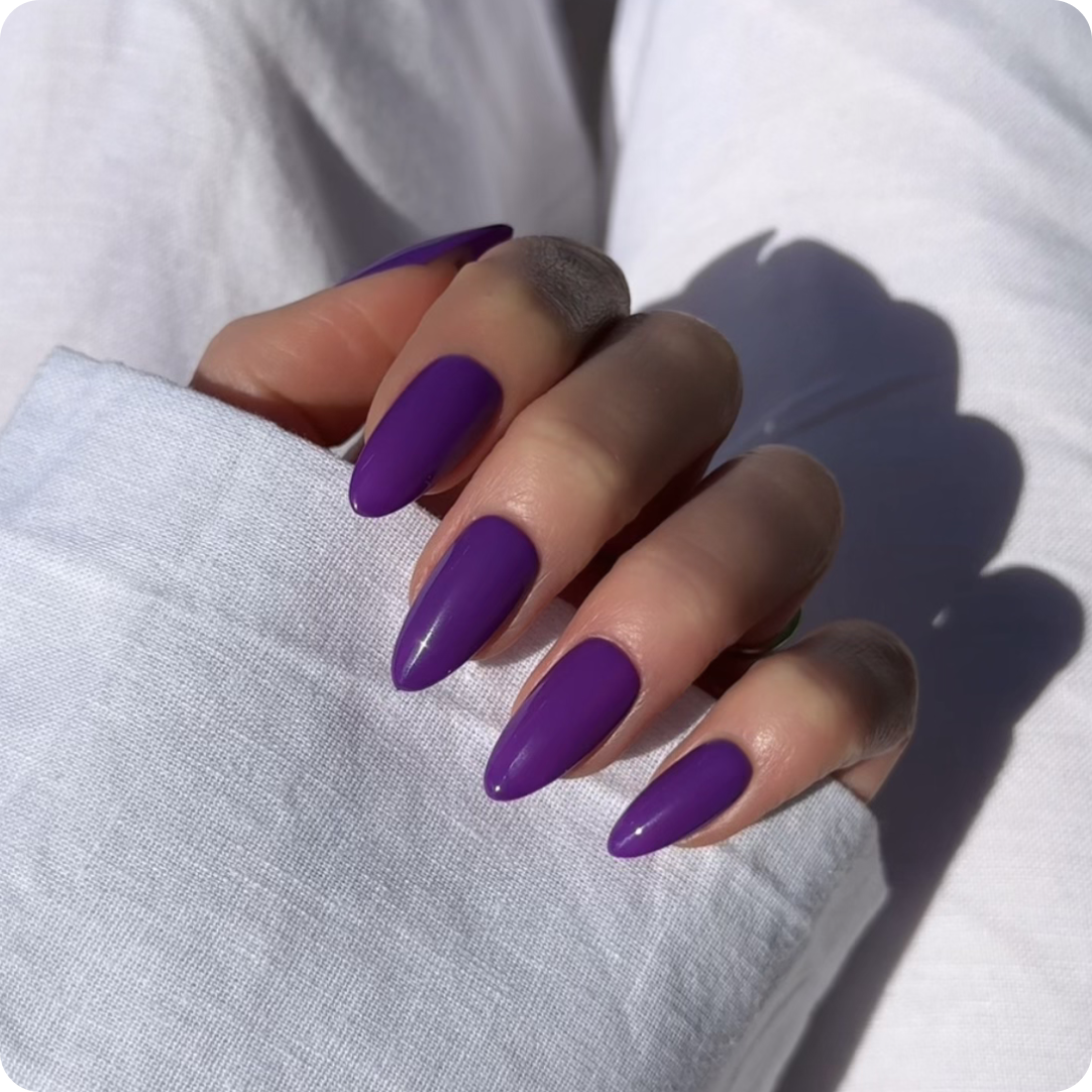 Gel Polish • 824 Paradise Plum • 21FREE • The Gel Collection™