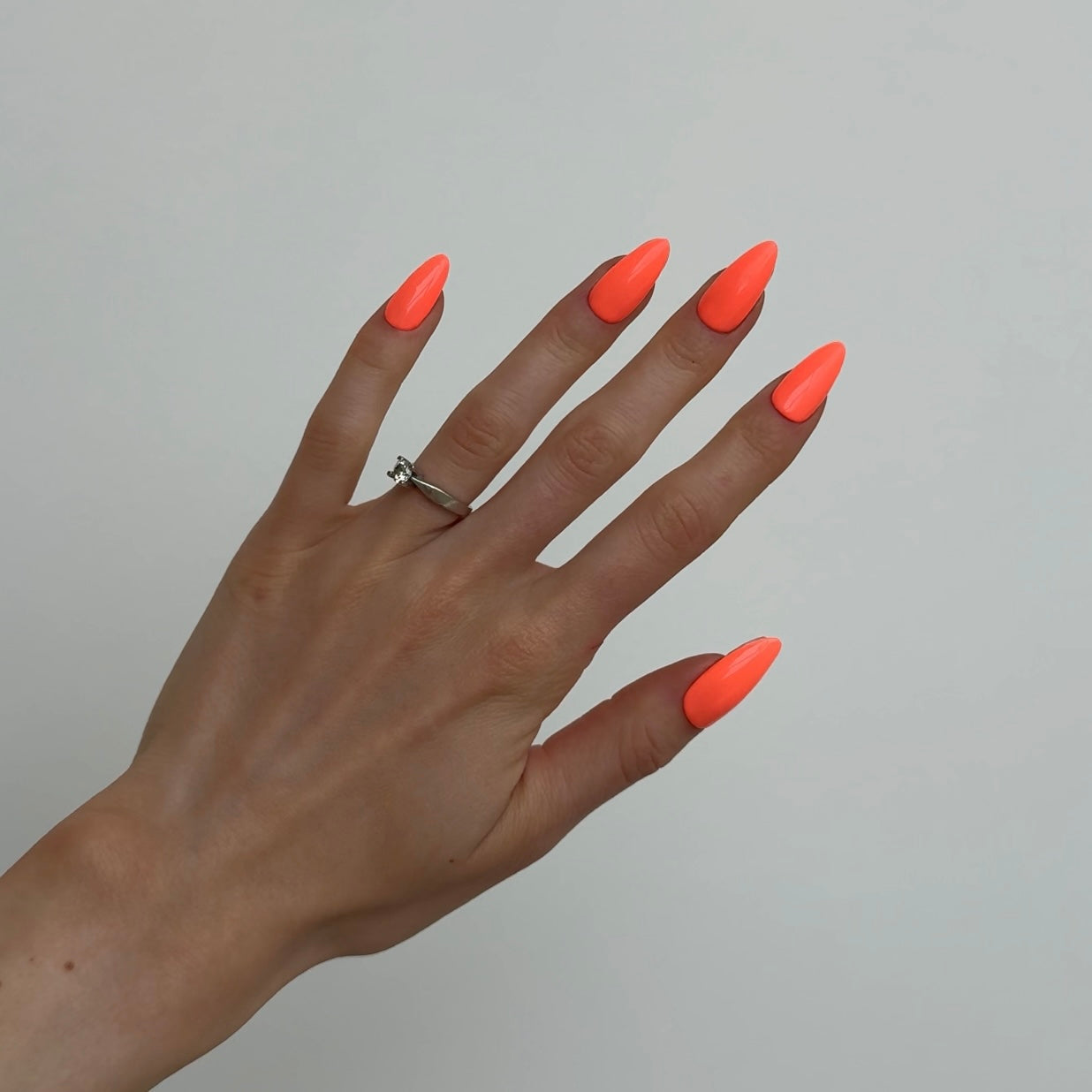 Gel Polish • 804 Tropical Glow • 21FREE • The Gel Collection™