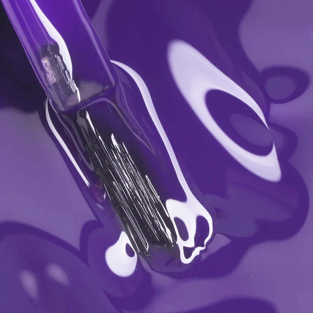 Gel Polish • 824 Paradise Plum • 21FREE • The Gel Collection™