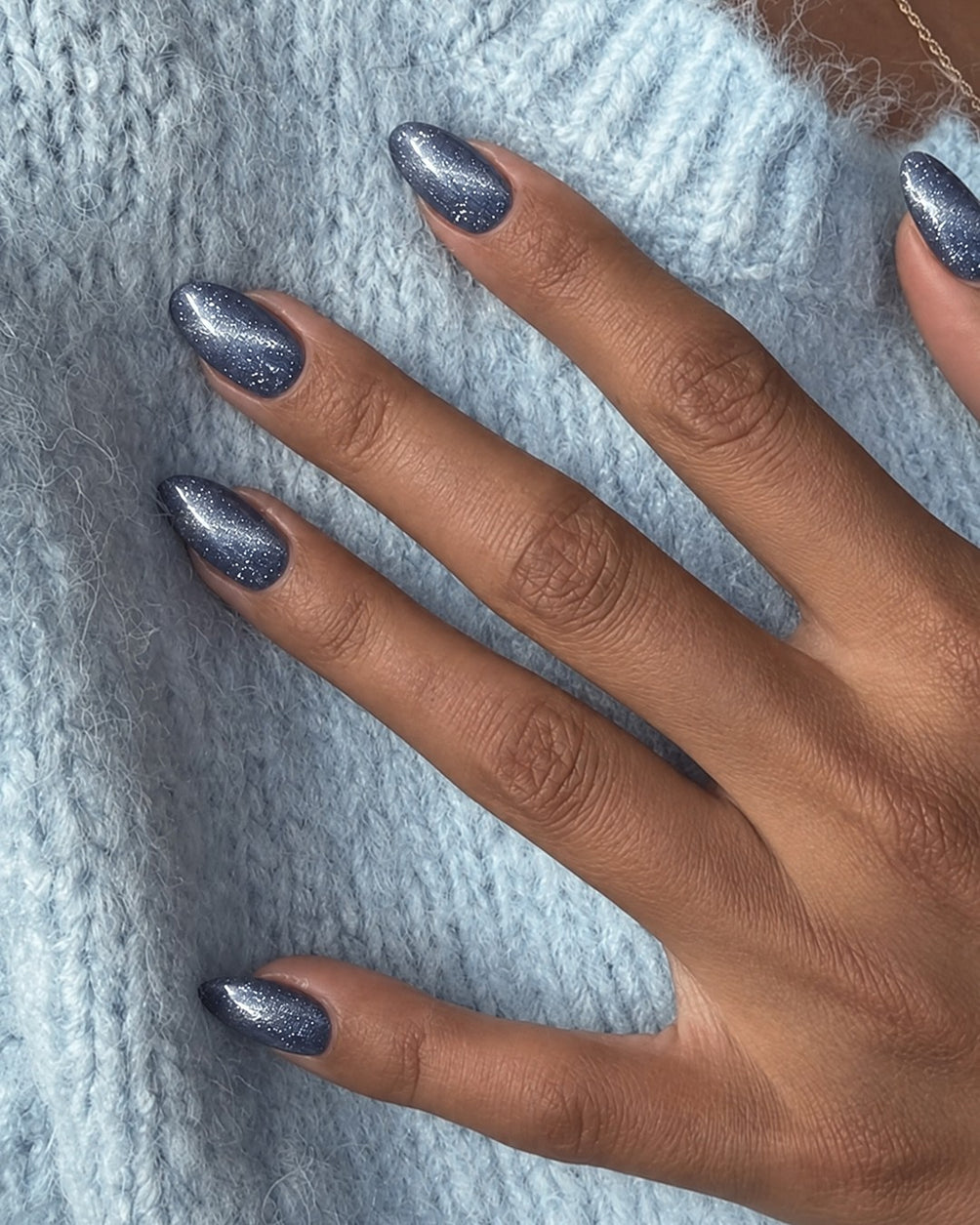 Gel Polish 272 Undercurrent - Cat Eye Sparks på negler