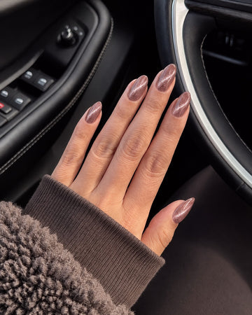 Gel Polish 278 Sparks Fly - Cat Eye Sparks på negler