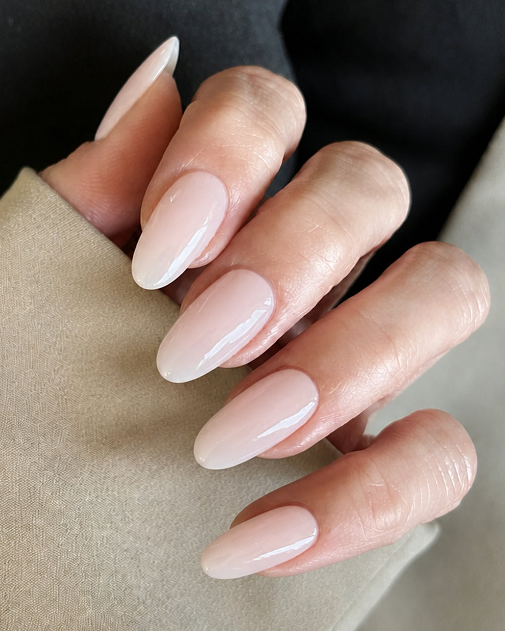 Gel Polish 253 Secret Smile på negler