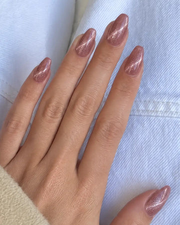 Gel Polish 267 Tingles - Cat Eye Sparks på negler