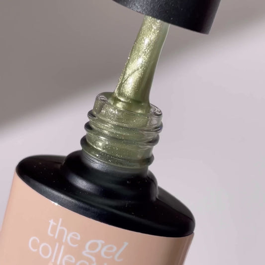 Cat Eye Velvet Gel Polish • Golden Muse • 21FREE • The Gel Collection™