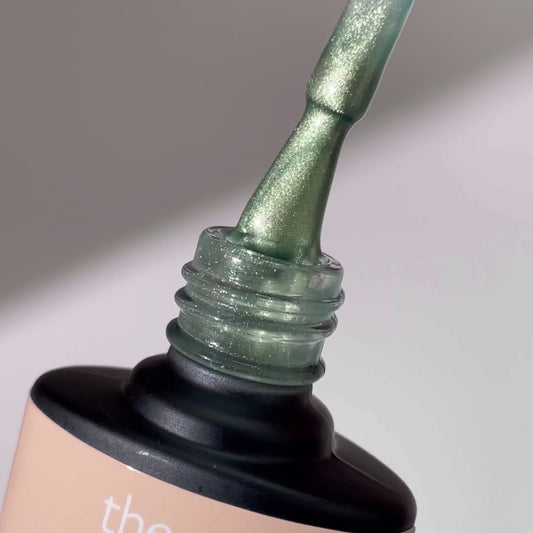 Cat Eye Velvet Gel Polish • Secret Garden • 21FREE • The Gel Collection™