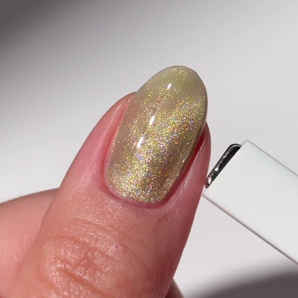Cat Eye Velvet Gel Polish • Golden Muse • 21FREE • The Gel Collection™