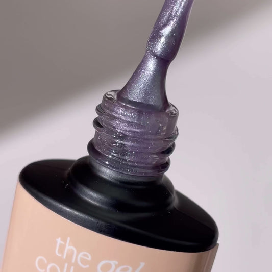 Cat Eye Velvet Gel Polish • Velvet Plum • 21FREE • The Gel Collection™